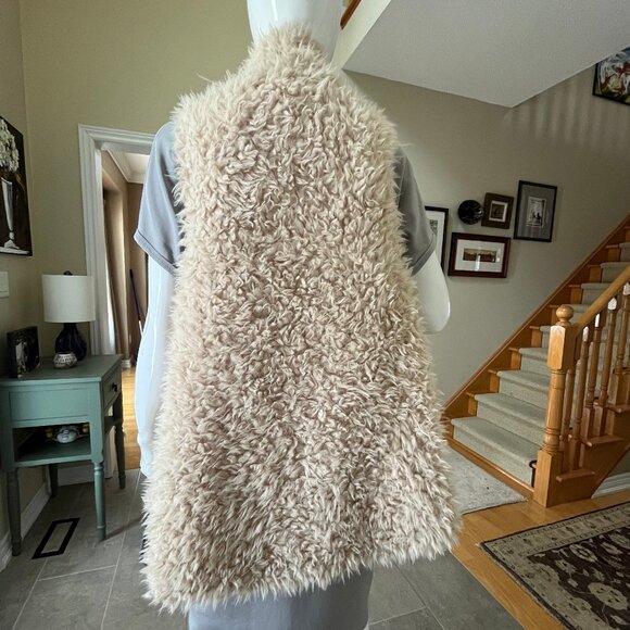 Faux Fur Fun Vest - Light tan - Picture 3 of 13